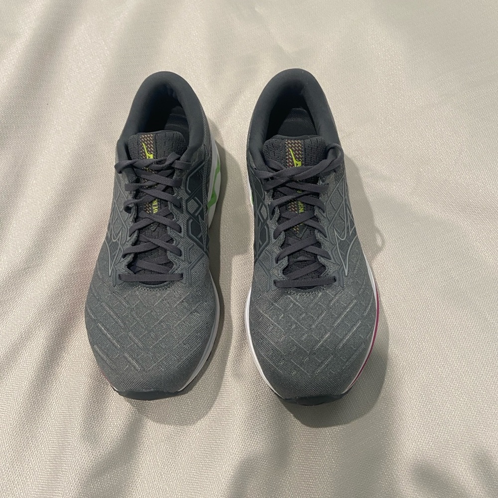 Mizuno Women’s Running Shoes – Size 11.5 – Gray – Excellent Condition - Picture 2 of 10